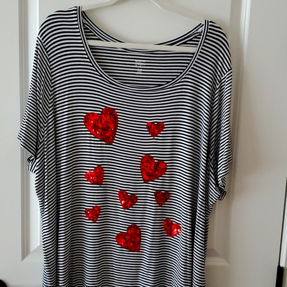 Avenue heart stripped 26 t-shirt